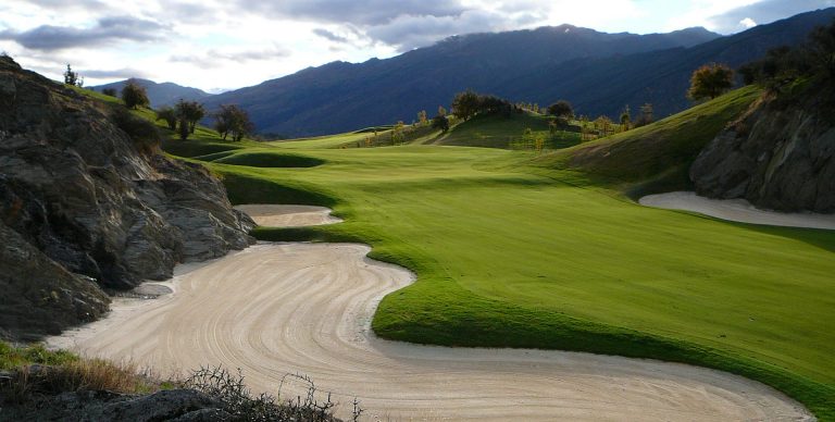 Kepingan Surga Bagi Pecinta Golf di New Zealand