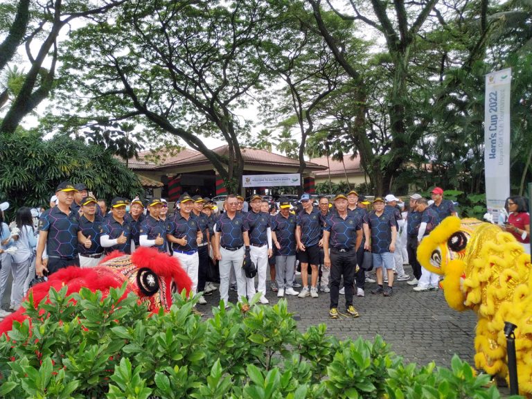 Menjadi Pahlawan Keluarga Melalui Turnamen Golf Perdana