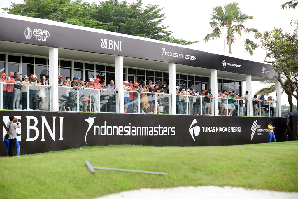 Master-Suite-BNI-Indonesian-Masters-presented-by-TNE-dipenuhi-oleh-para-pecinta-golf-yang-menyaksikan-partai-final-di-Hole