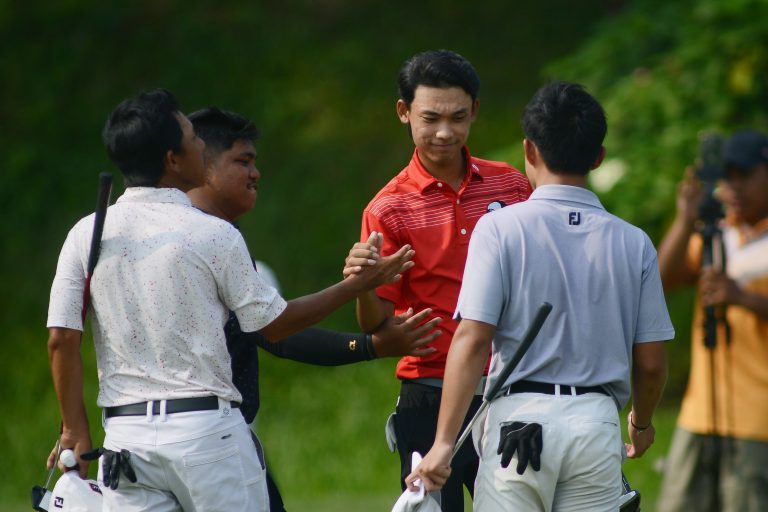 Kejurnas Golf Amatir 2025: Randy Pertahankan Gelar, Gemilau Akhirnya Raih Kemenangan